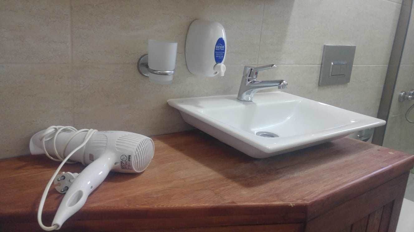 family suite, 2 bedrooms | bathroom | shower, free toiletries, hair dryer, slippers