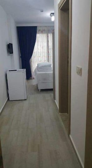 Frigobar, quartos à prova de som, ferros/tábuas de passar roupa
