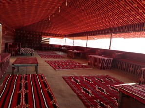 Traditionele tent, meerdere bedden, uitzicht op bergen | Woonruimte