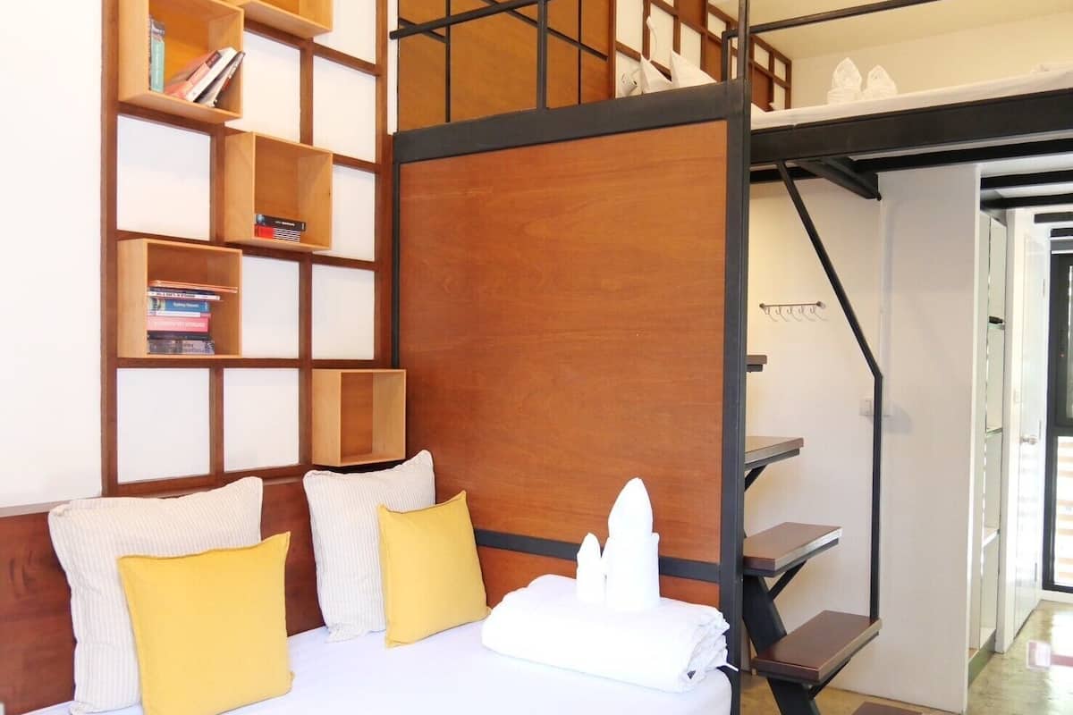 Habitación familiar | Cortinas blackout, insonorización, wifi gratis y ropa de cama