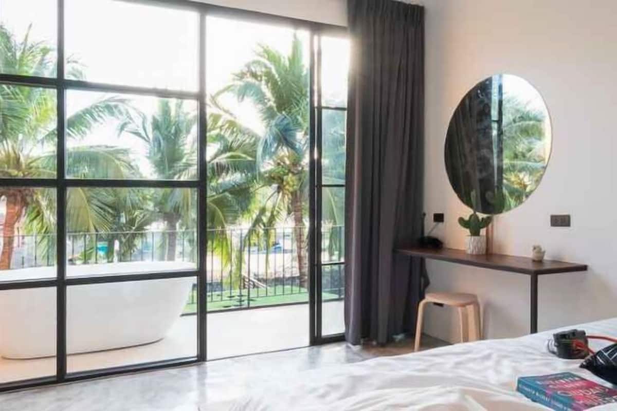 Cortinas blackout, insonorización, wifi gratis y ropa de cama
