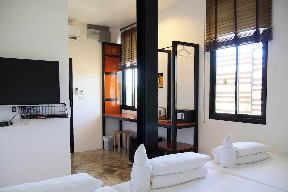 Habitación triple Deluxe | Aire acondicionado