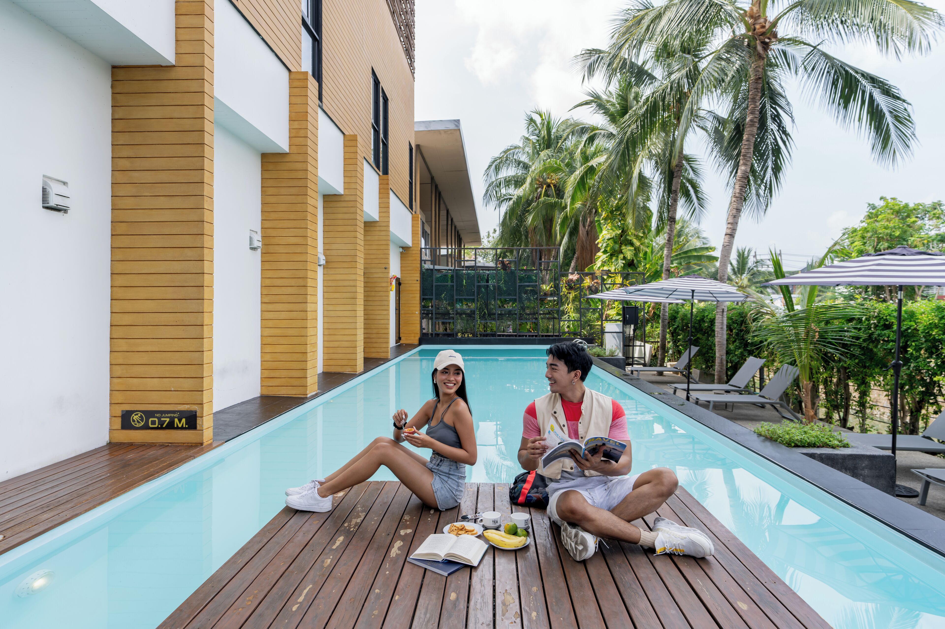 Piscina externa, funciona das 7h às meia-noite, espreguiçadeiras