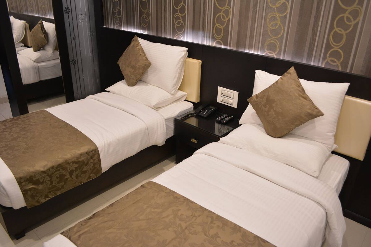 Egyptian cotton sheets, in-room safe, desk, rollaway beds