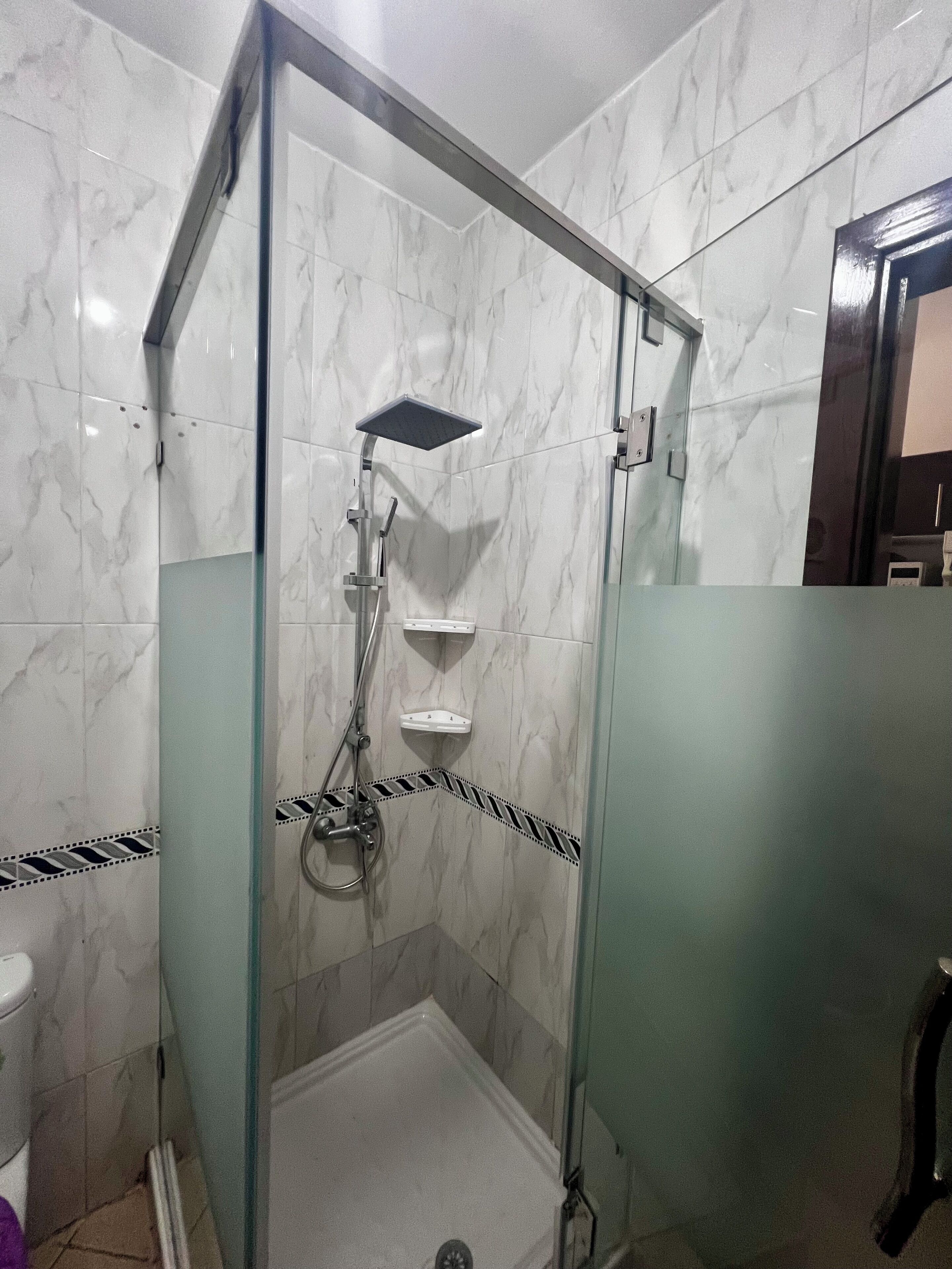 Douche, serviettes fournies