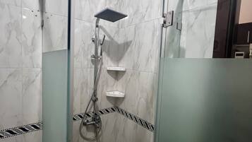 Douche, serviettes fournies