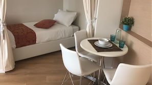 Wi-Fi de cortesia, roupa de cama