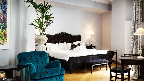 Minibar, in-room safe, individually decorated, individually furnished