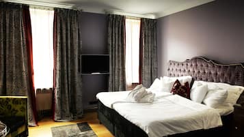 Medium Premium | Minibar, in-room safe, individually decorated, individually furnished