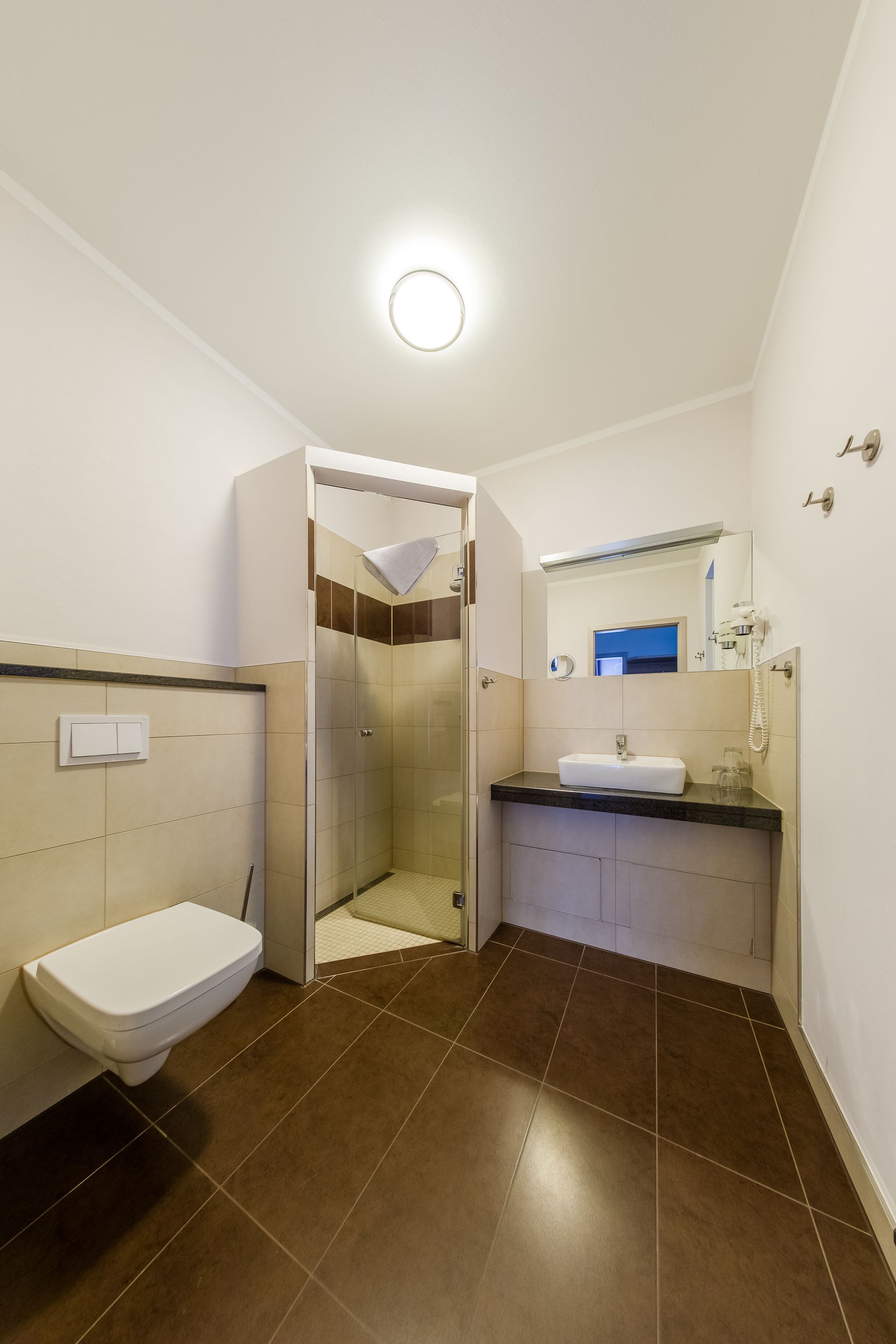 apartment, 2 bedrooms | bathroom | shower, free toiletries, hair dryer, towels