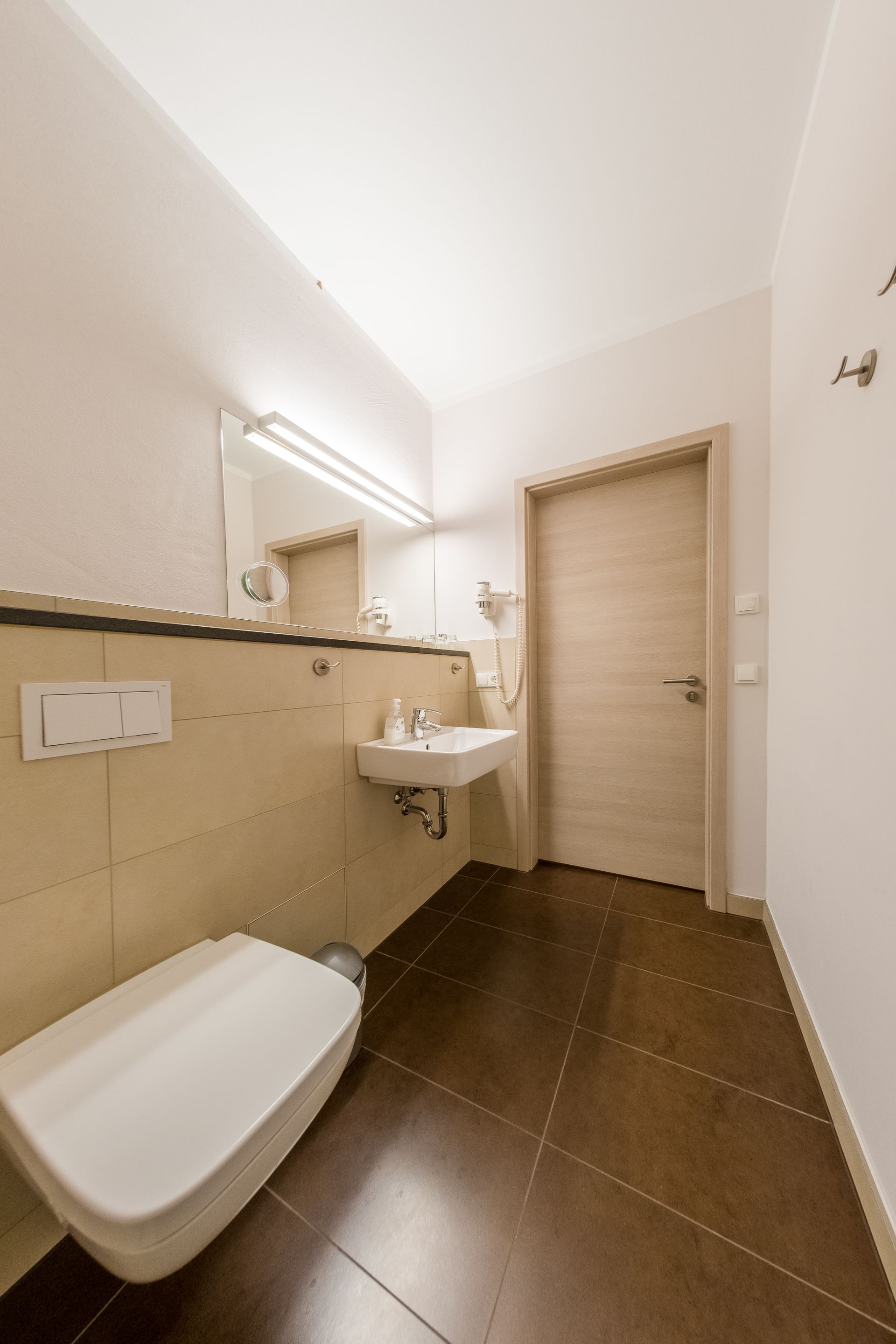 double room | bathroom | shower, free toiletries, hair dryer, towels