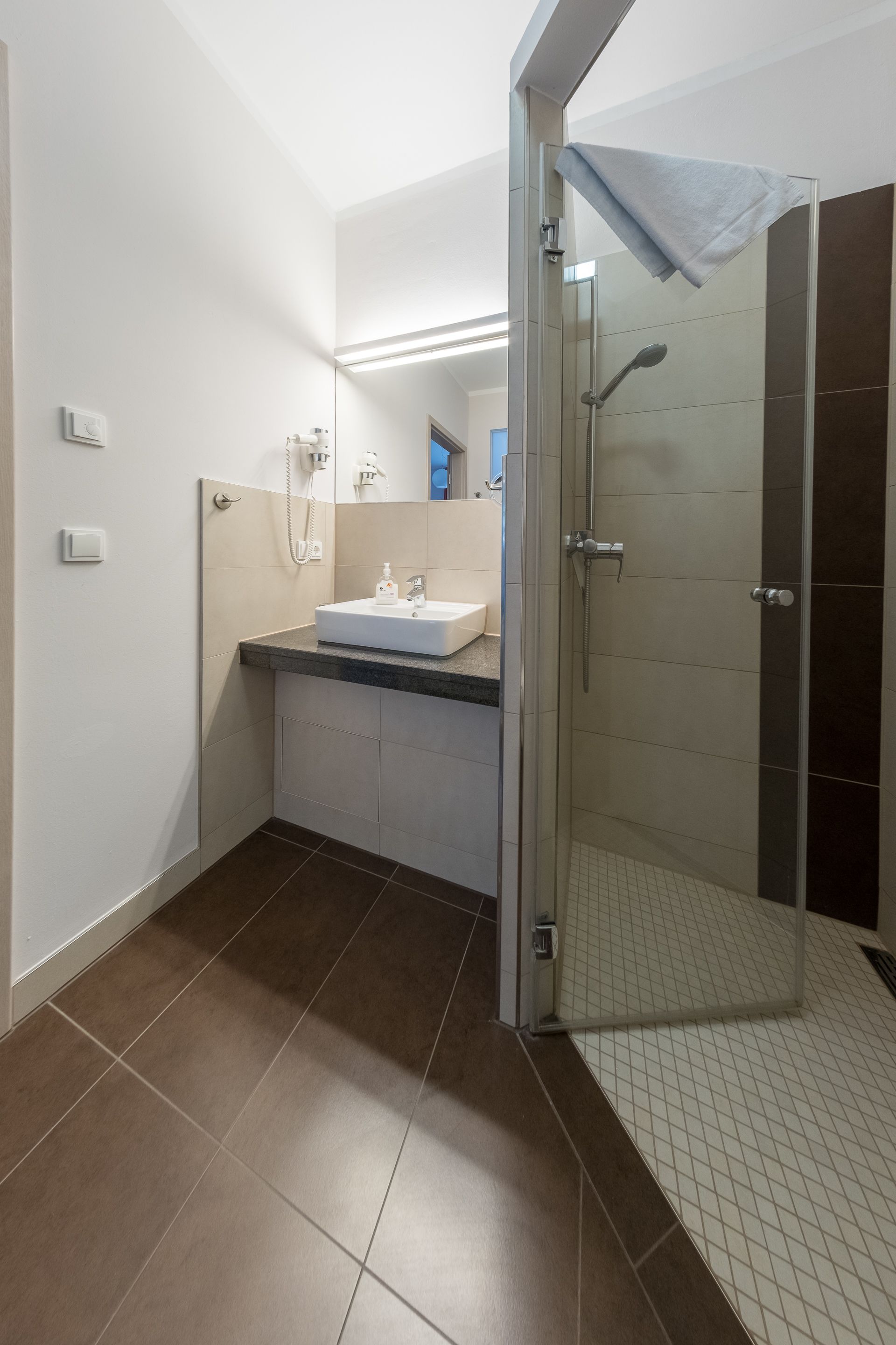 shower, free toiletries, hair dryer, towels