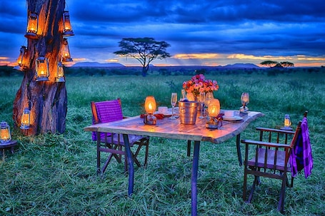 Se sirven desayunos, almuerzos y cenas. Pumzika Luxury Safari Camp - East Africa Camps
