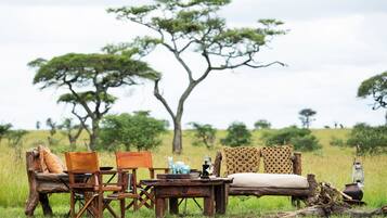 Breakfast, lunch, dinner served; international cuisine