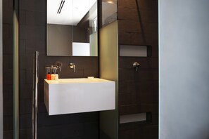 Luxury Apartment | Bathroom