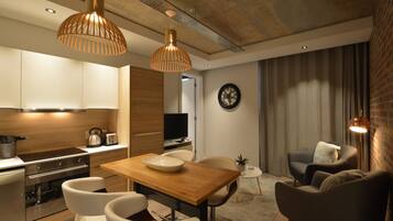 Standaard appartement, 2 slaapkamers (Matrix) | Dineren op de kamer