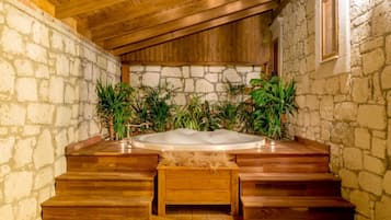 Bañera de hidromasaje privada