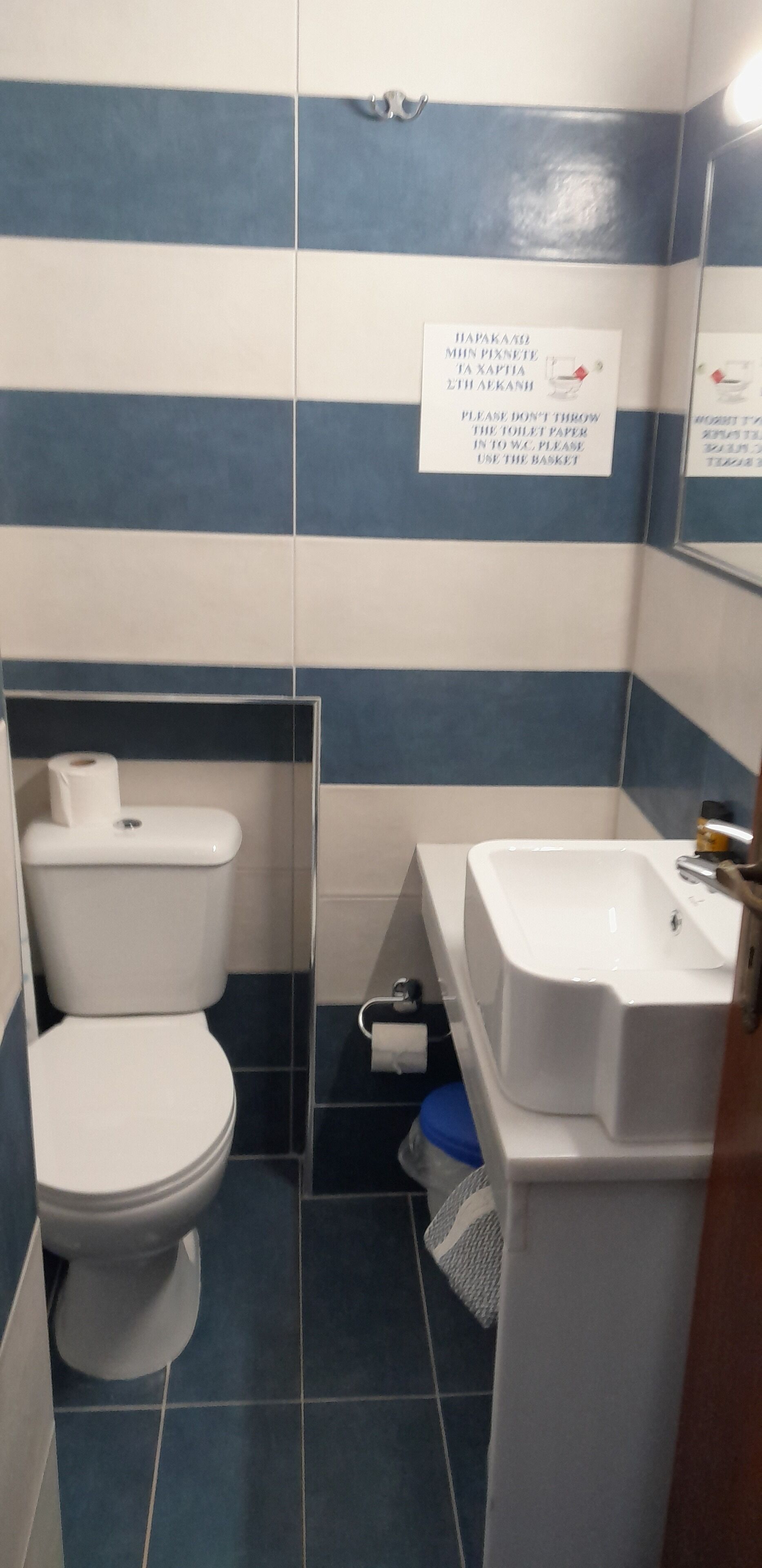 standard double room | bathroom | shower, free toiletries, hair dryer, towels