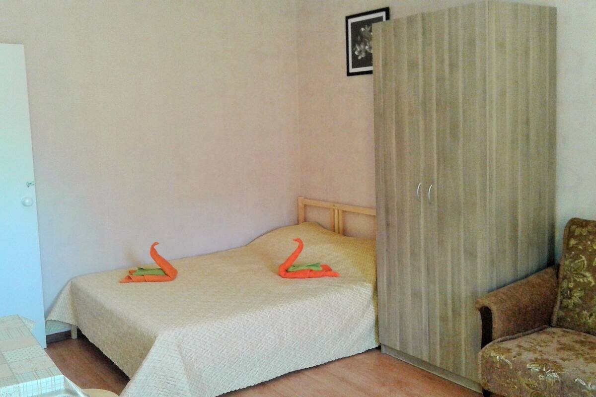 Standard-Vierbettzimmer, Balkon | Verdunkelungsvorhänge, Bügeleisen/Bügelbrett, kostenloses WLAN