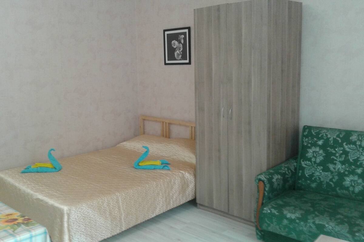 Standard-Vierbettzimmer, Terrasse | Verdunkelungsvorhänge, Bügeleisen/Bügelbrett, kostenloses WLAN