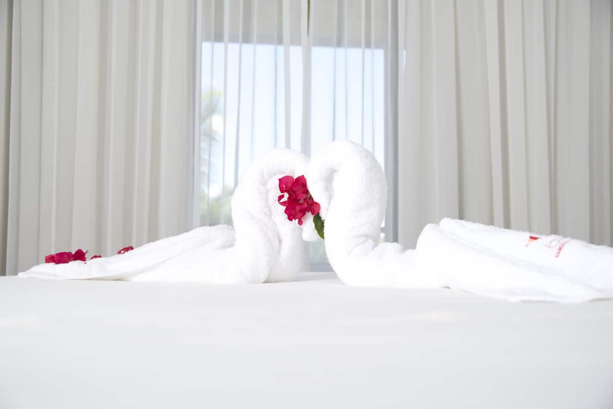 Kamar Double Premium, 1 Tempat Tidur King, Bebas Asap Rokok, pemandangan kolam renang | Seprai katun Mesir, seprai premium, dan tempat tidur Select Comfort