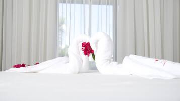 Premium Double Room, 1 Katil Raja (King), Non Smoking, Pool View | Cadar kapas Mesir, peralatan tempat tidur premium, katil Select Comfort