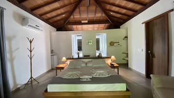 Luxury Cabin, 1 King Bed, Non Smoking, Park View | Egyptian cotton sheets, premium bedding, Select Comfort beds, minibar