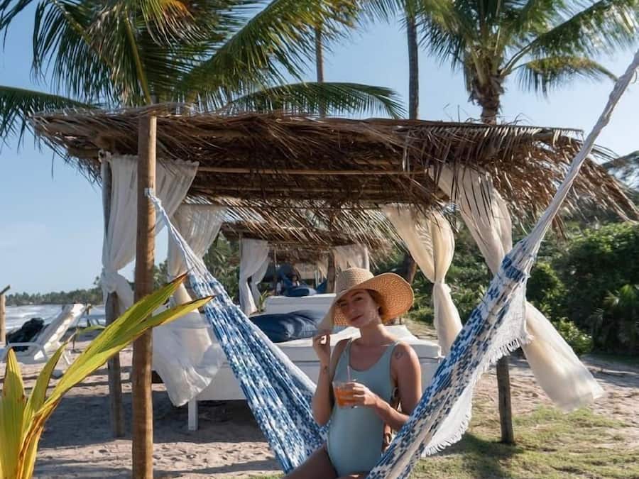 2 bars/lounges, swim-up bar, poolside bar, beach bar