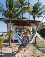 2 bares, bar en la piscina, bar junto a la piscina, bar en la playa