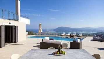 Villa (Melia) | Terrace/patio