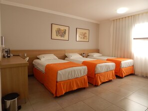 Triple Room | Minibar, in-room safe, desk, iron/ironing board - Frimas Pampulha Hotel (Belo Horizonte)