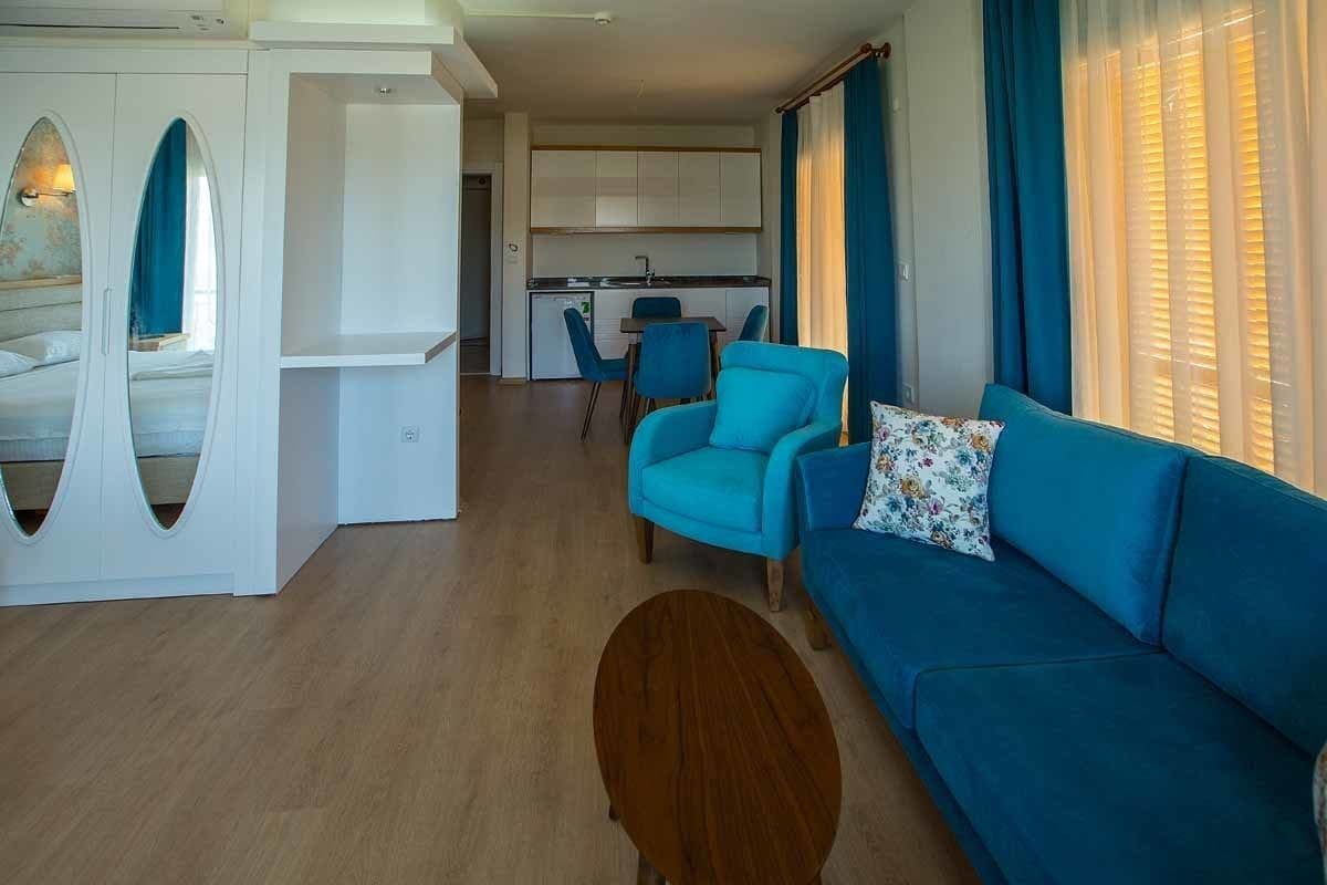 deluxe double room | living area | lcd tv