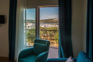 华丽双人房 | 起居区 | 液晶电视