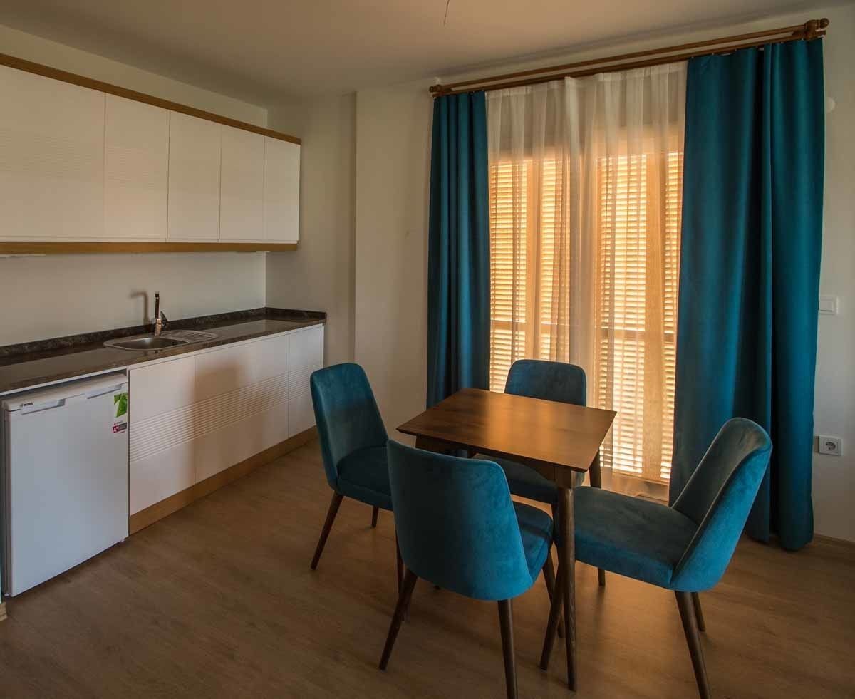 deluxe double room | in-room dining