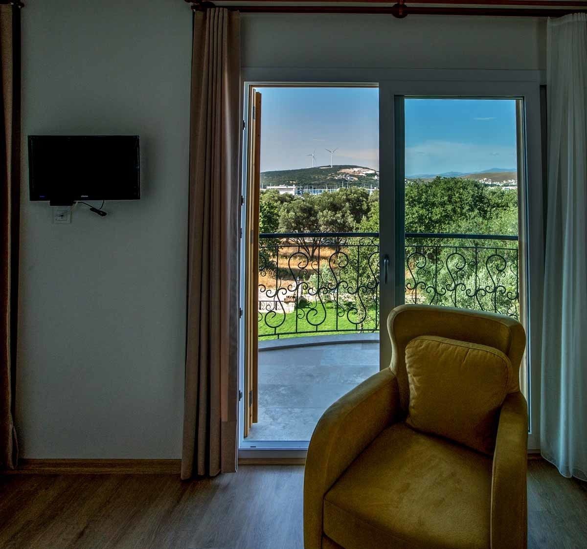 triple room, mountain view | living area | lcd tv