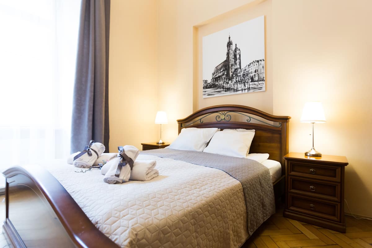 Apartment, 1 Bedroom (CHARMING B5; 2nd Floor) | 1 bedroom, premium bedding, in-room safe, individually furnished