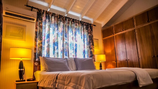 Rom – deluxe, 1 kingsize-seng (Cozy 1 / 2 min drive from city center) | 1 soverom, allergitestet sengetøy, safe på rommet og skrivebord