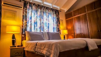 Deluxe Room, 1 King Bed (Cozy 1 / 2 min drive from city center) | 1 bedroom, hypo-allergenic bedding, in-room safe, individually decorated