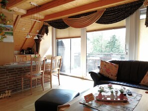 Exclusive Apartment (Sylt) | Living area | 80-cm Smart TV with digital channels, TV, Netflix - Ferienhaus Wieke (Wiesmoor)