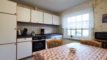 Exclusive Apartment, Private Bathroom (Borkum) | Private kitchen | Full-sized fridge, microwave, oven, stovetop