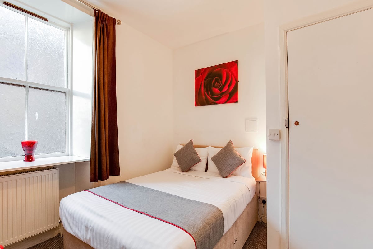 Double Room, 1 Double Bed | Desk, iron/ironing board, free cribs/infant beds, free WiFi