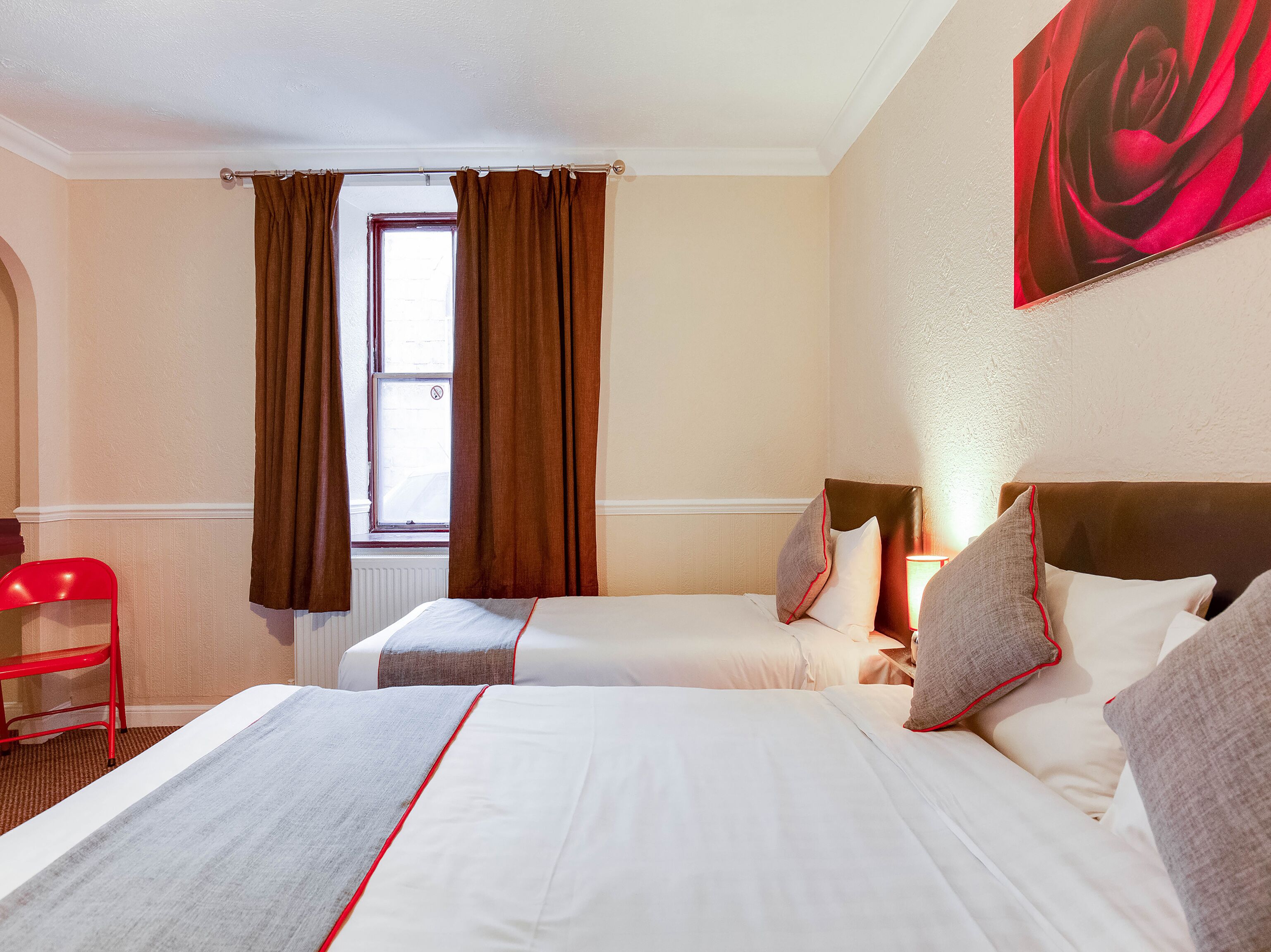 ห้องทริปเปิล, หลายเตียง | โต๊ะทำงาน, เตารีด/โต๊ะรีดผ้า, เปล/เตียงเด็กอ่อน (ฟรี), Wi-Fi ฟรี