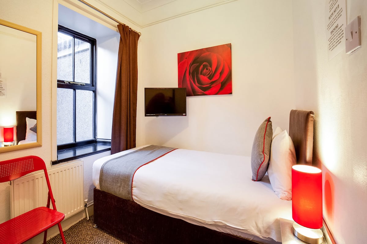 Single Room, 1 Twin Bed | Desk, iron/ironing board, free cribs/infant beds, free WiFi