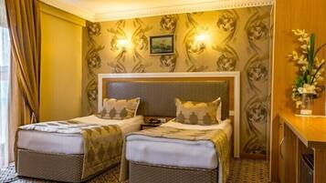 Triple Room, Balcony | Peti besi dalam bilik, Wi-fi percuma