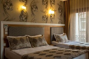 三人房 | 客房内保险箱、免费 WiFi