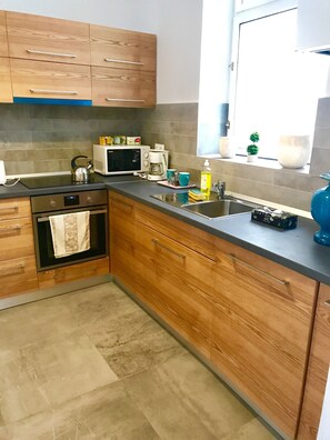 Studio King Deluxe | 책상, 다리미/다리미판, 무료 WiFi