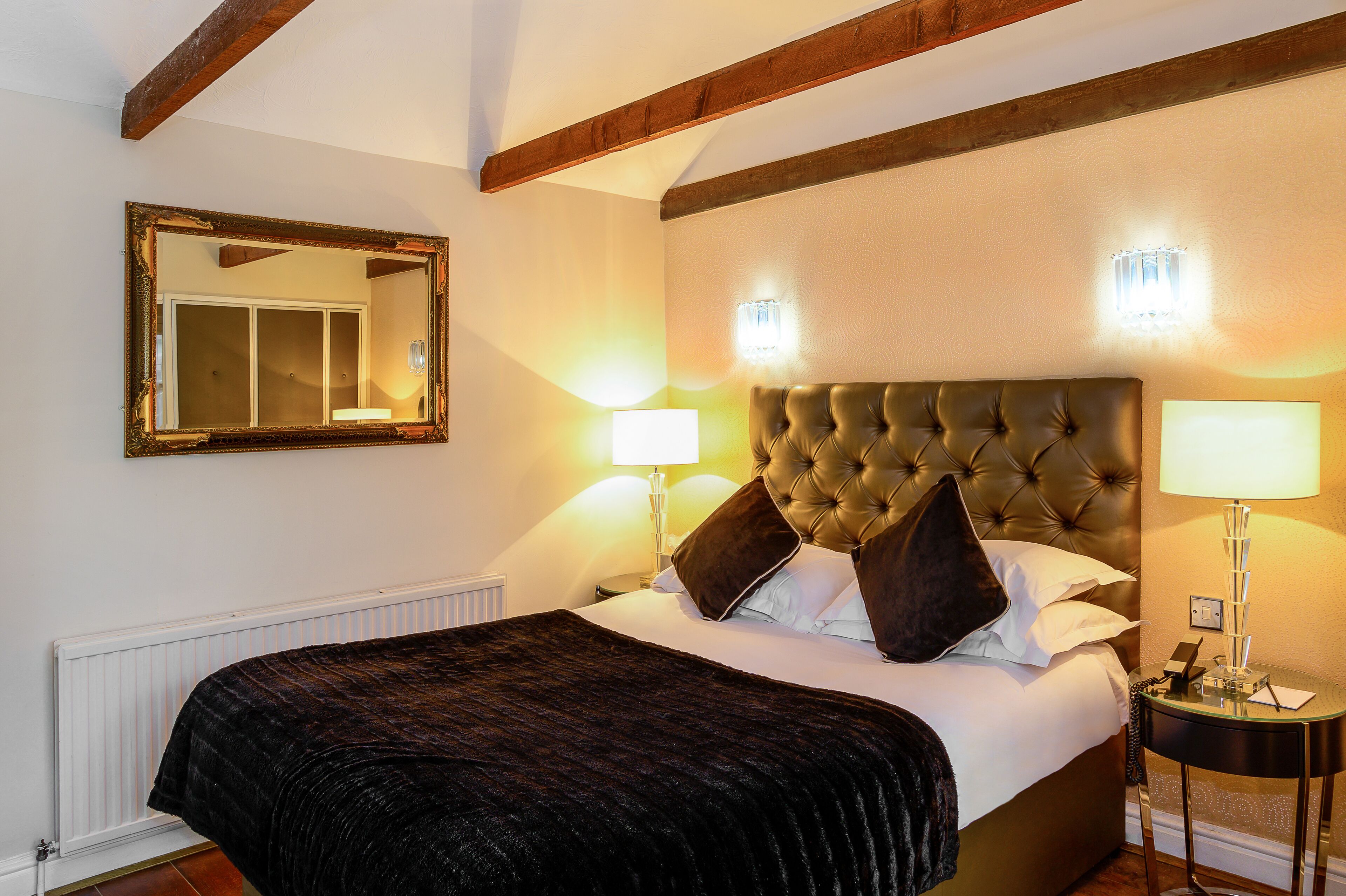 standard room | minibar, in-room safe, individually furnished, desk