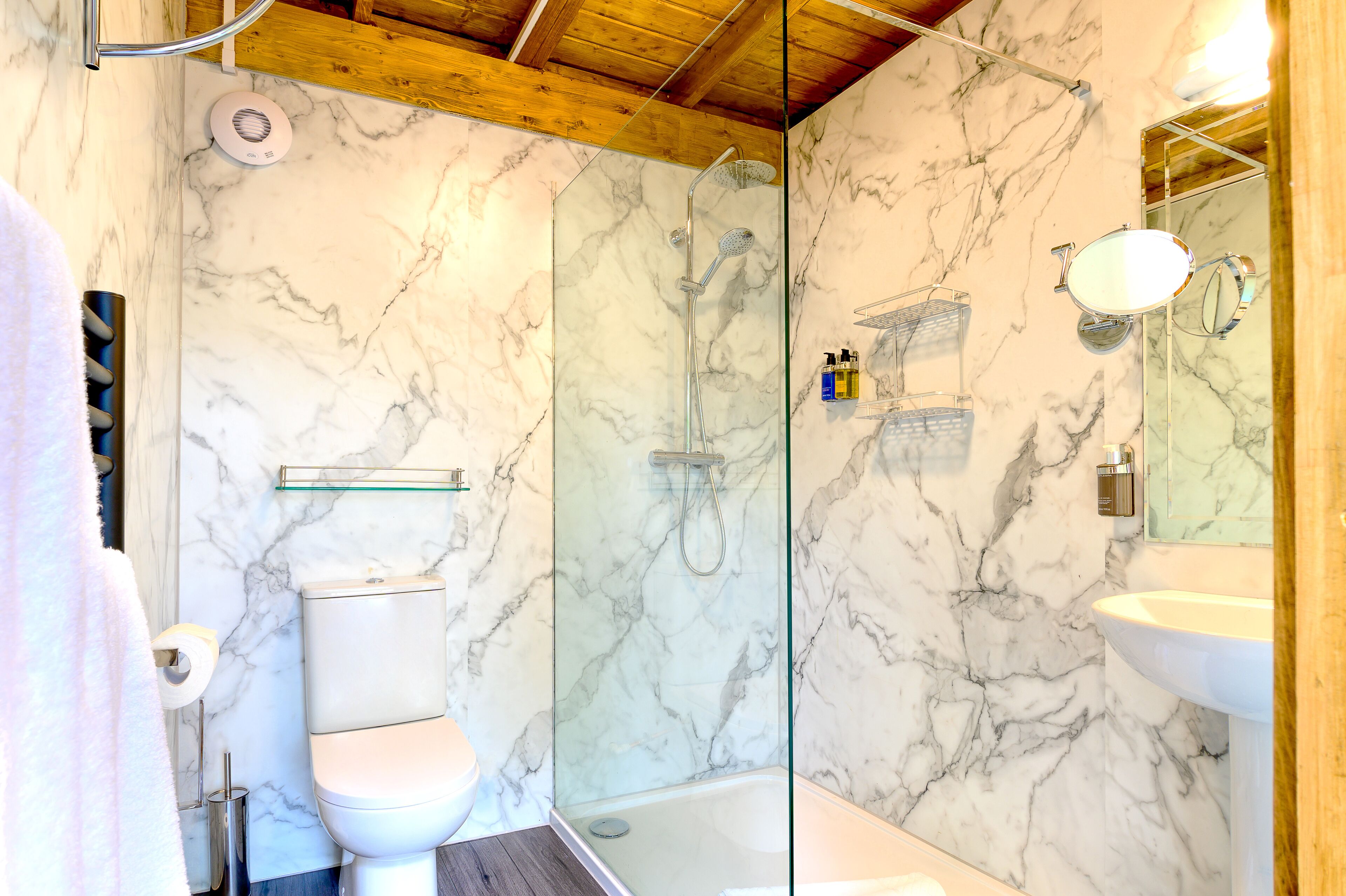 premium room | bathroom | free toiletries, hair dryer, dressing gowns, towels