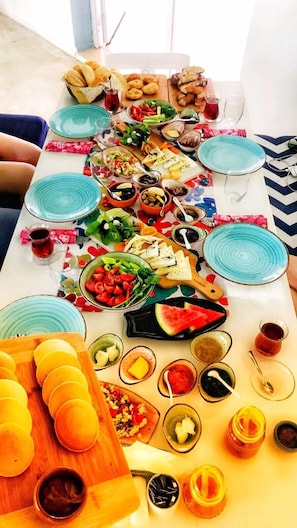 Free daily full breakfast