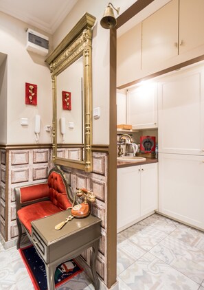 Deluxe Single Room (Scarlet - Kalwaryjska 26) | Premium bedding, iron/ironing board, free WiFi, bed sheets